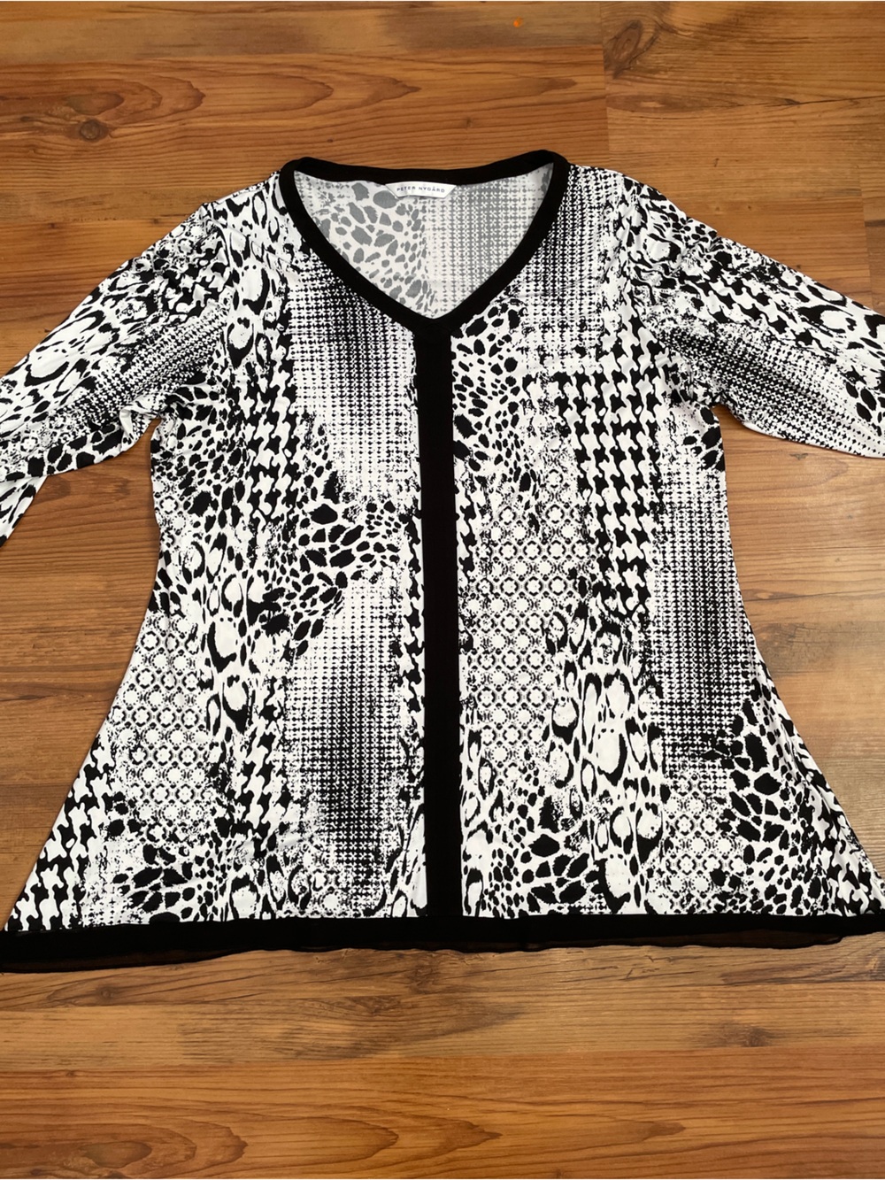Peter Nygard Black and White Printed V-Neck Tunic